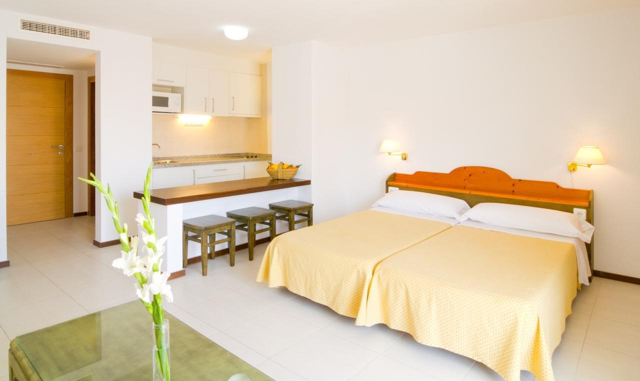 Apartamentos Bon Lloc Santa Eulària des Riu Εξωτερικό φωτογραφία