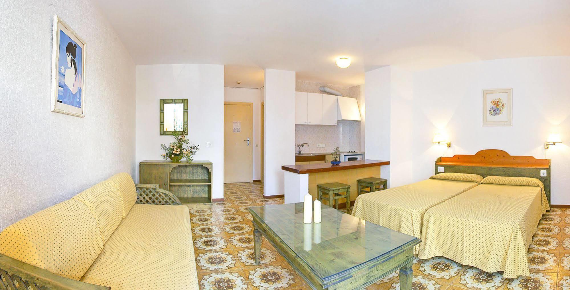 Apartamentos Bon Lloc Santa Eulària des Riu Εξωτερικό φωτογραφία