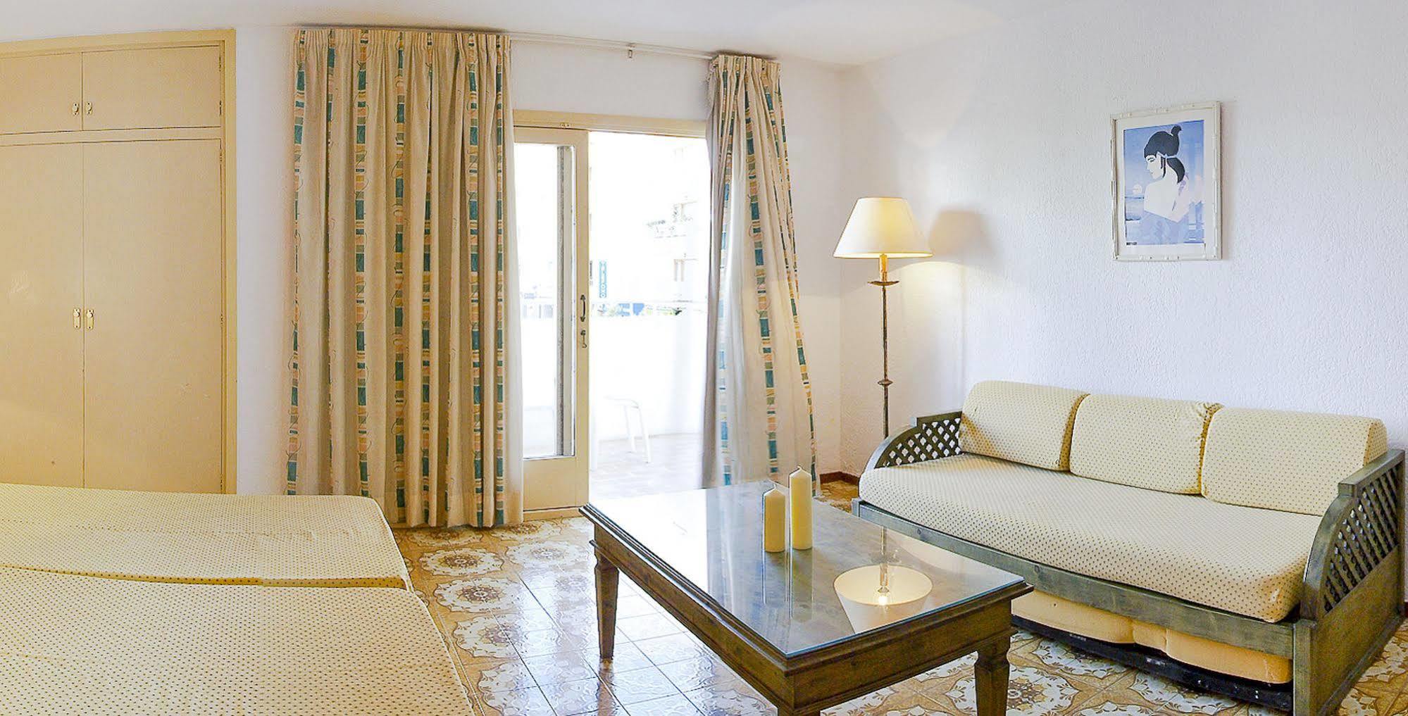 Apartamentos Bon Lloc Santa Eulària des Riu Εξωτερικό φωτογραφία